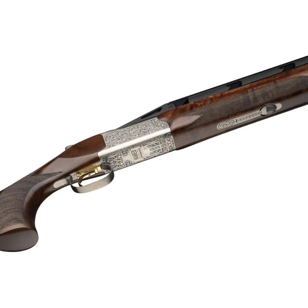Side profile studio shot highlighting the 32-inch barrel, high-post adjustable rib, and Inflex II recoil pad on the Browning Citori 825 Max Trap, clean gradient background